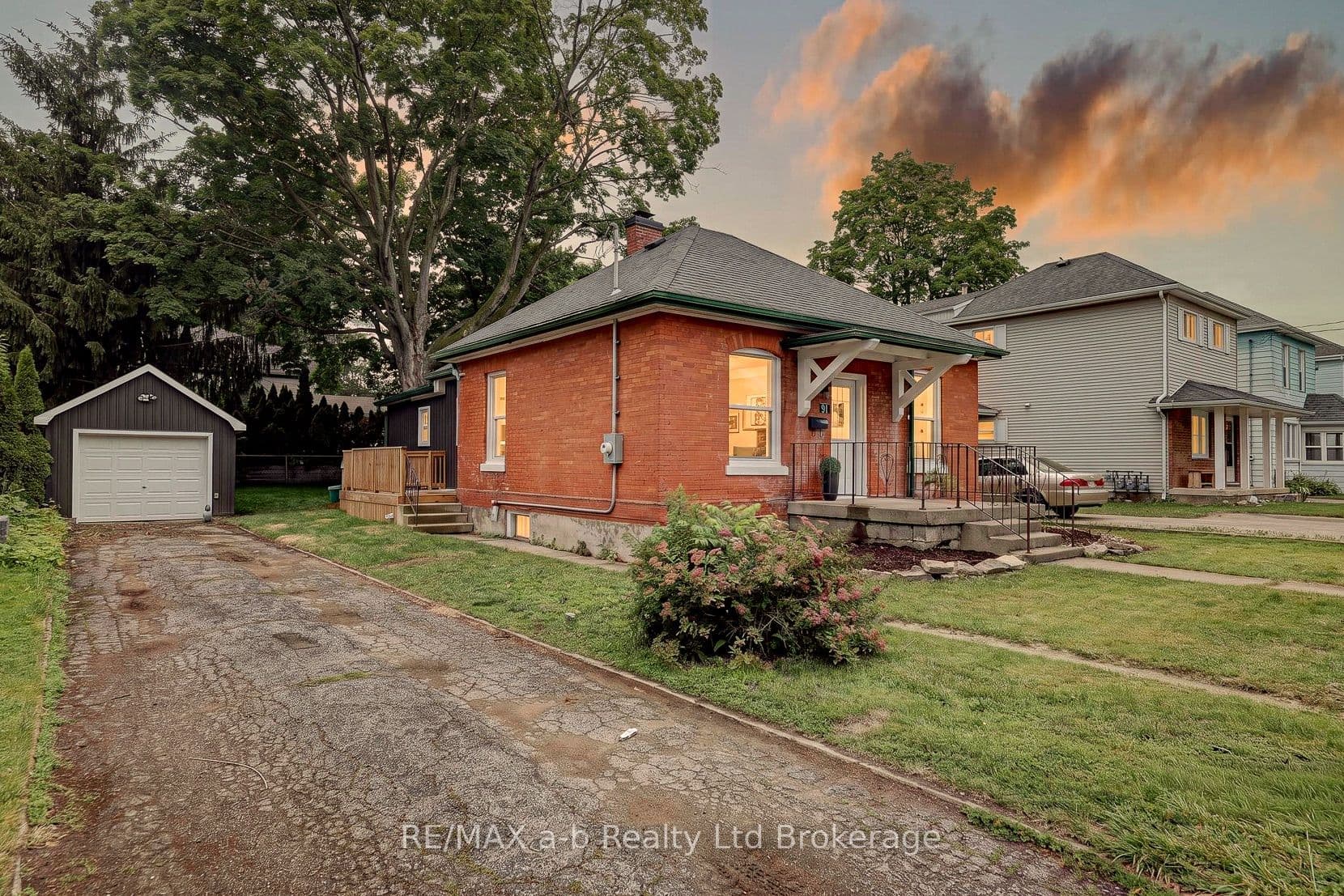 91 Winniett Street, Woodstock, ON N4S 5Z6