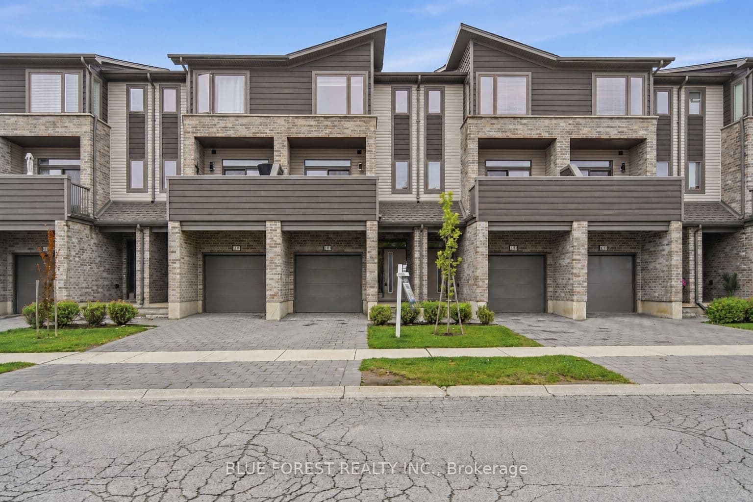 2112 Meadowgate Boulevard, London South, ON N6M 0H5