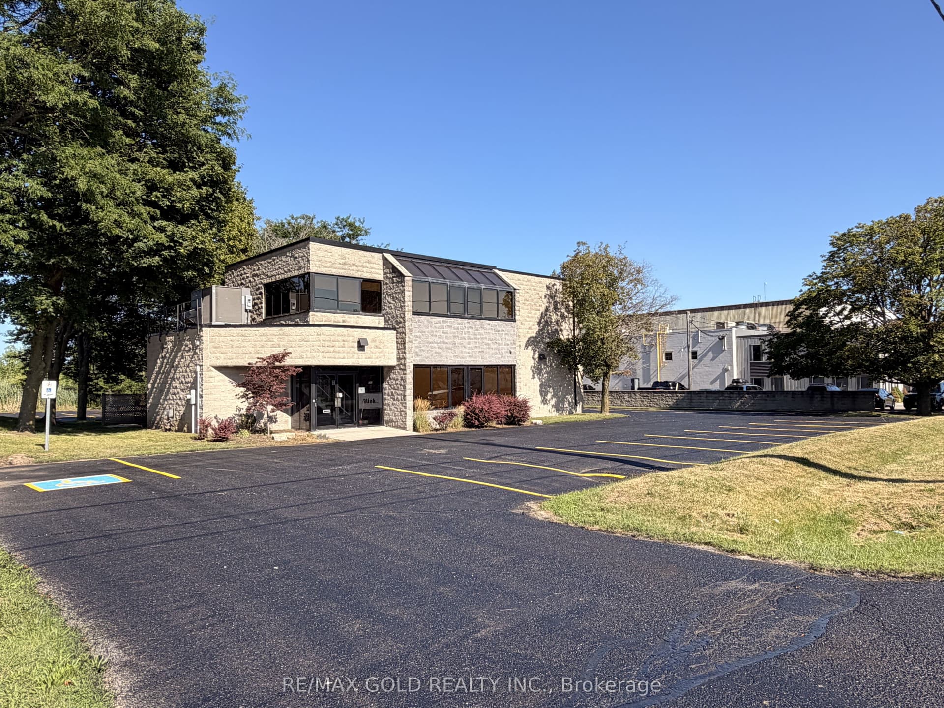 680 Industrial Road E, London East, ON N5V 1V1