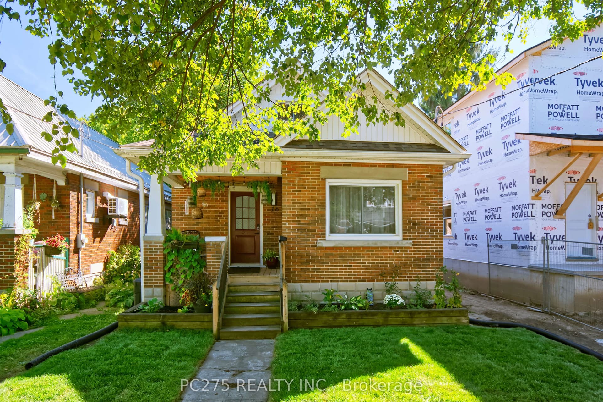 16 Barrington Avenue, London North, ON N6H 1J9