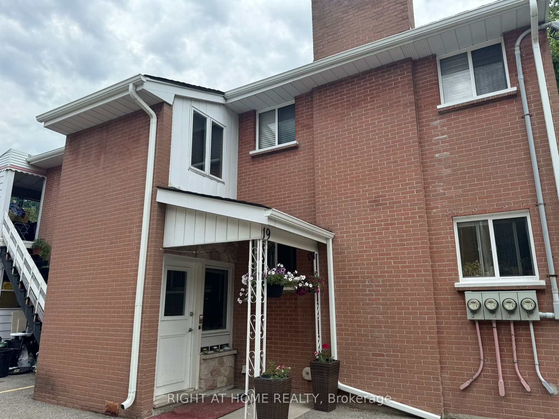 19 Evergreen Avenue, London South, ON N6J 1A6