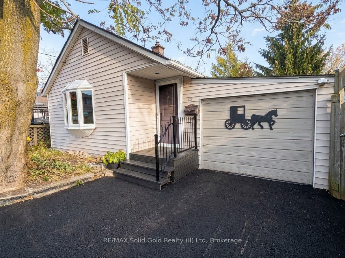 42 Emery Street W, London South, ON N6J 1R6