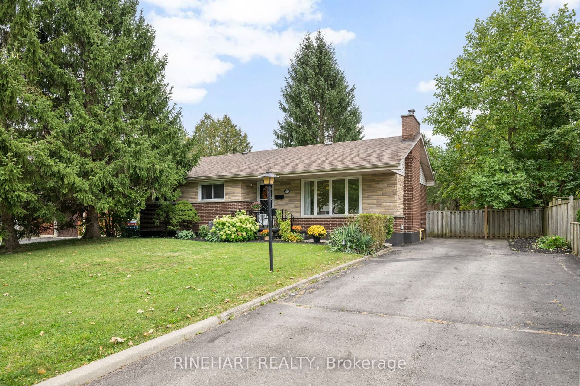 311 Burlington Crescent, London South, ON N5Z 3G6