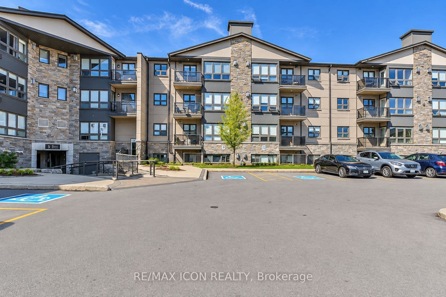 5 Jacksway Crescent 308, London North, ON N5X 3T6