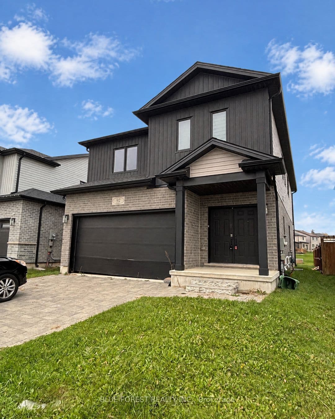 92 Middleton Avenue, London South, ON N6L 0G1