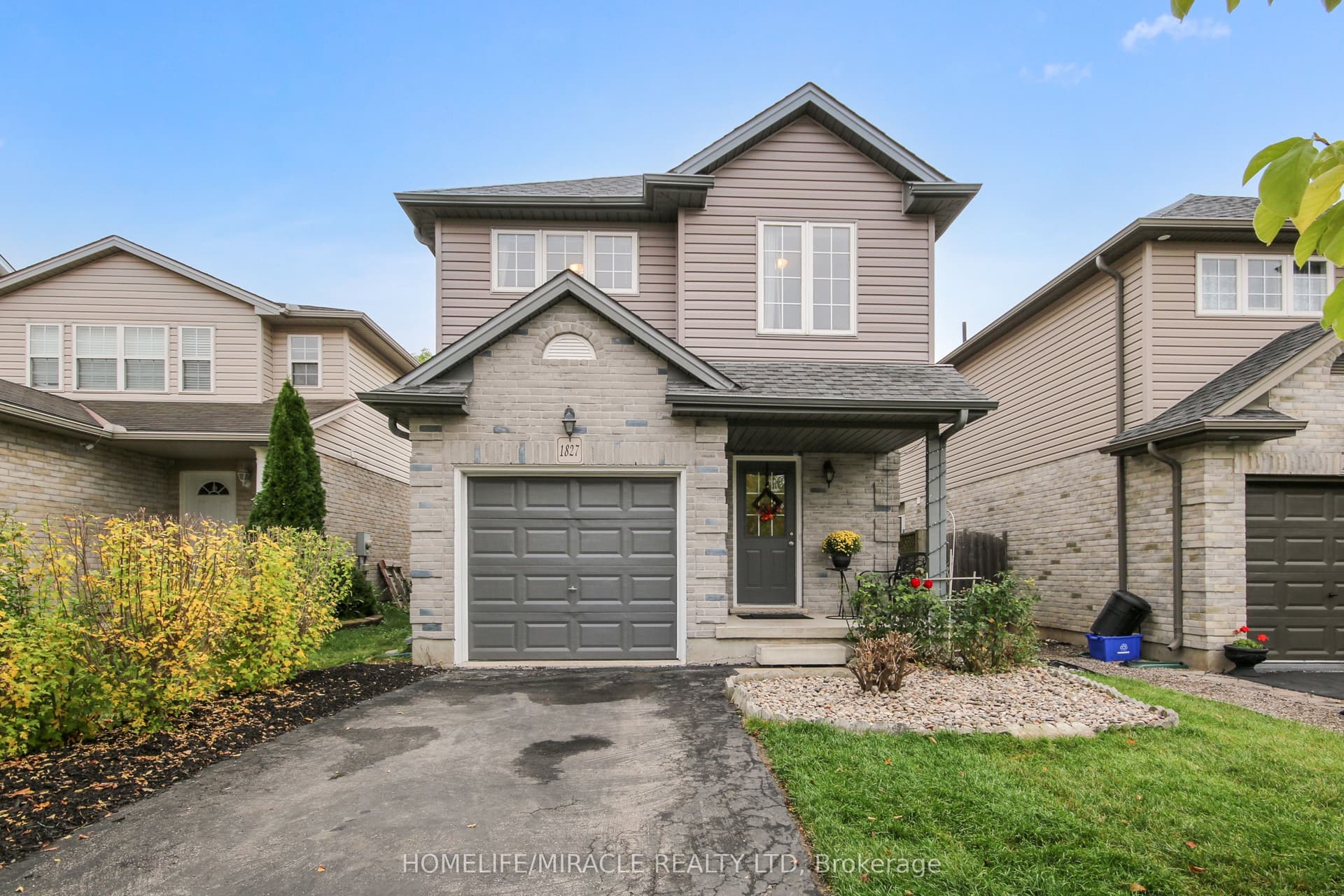 1827 Bloom Crescent, London North, ON N5X 4N2
