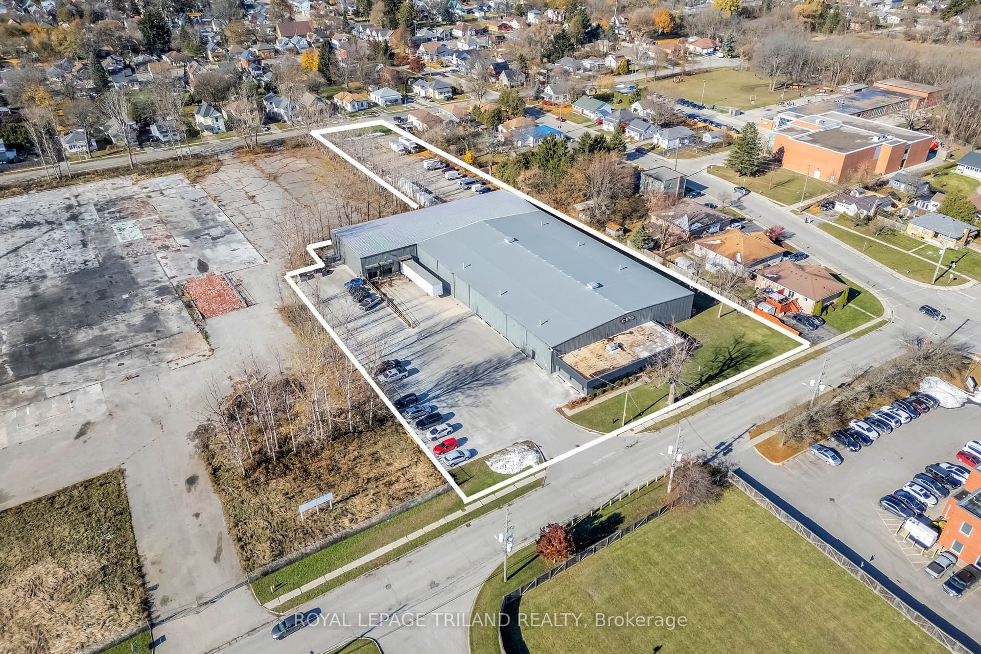 130 Woodworth Avenue S, St. Thomas, ON N5P 3K1