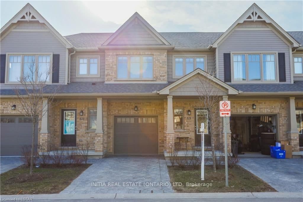 1924 Cedarhollow Boulevard 121, London North, ON N5X 0K3