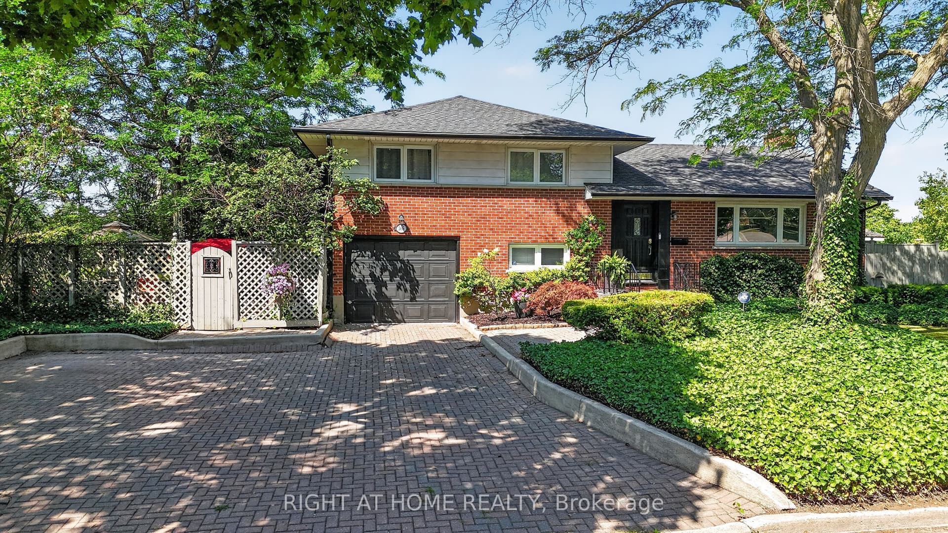 366 Burlington Crescent, London South, ON N5Z 3H1