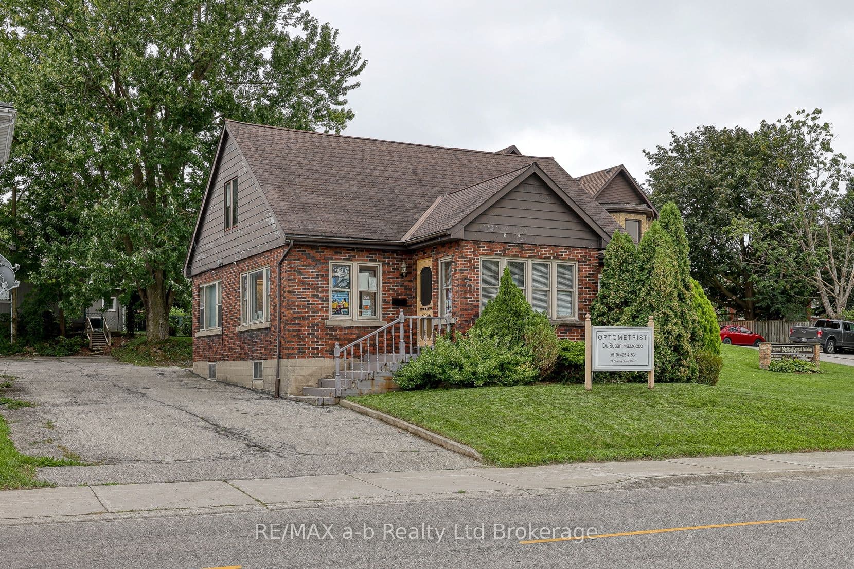 77 Charles Street W, Ingersoll, ON N5C 2L7