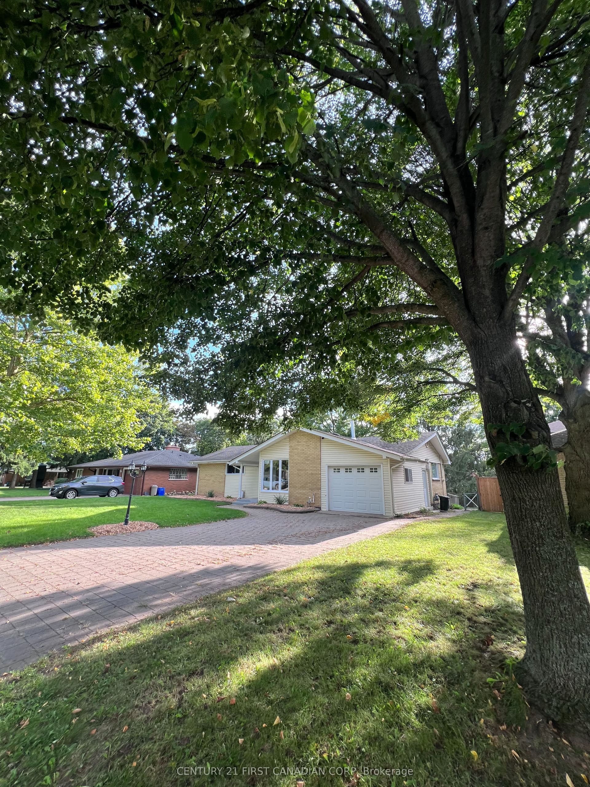 604 Headley Drive, London North, ON N6H 3V4