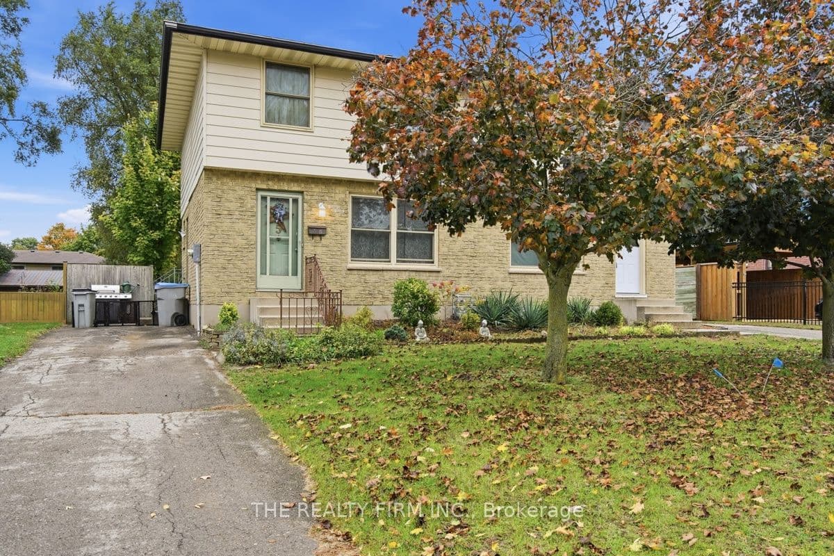 195-197 Southfield Drive, Strathroy-Caradoc, ON N7G 3V3