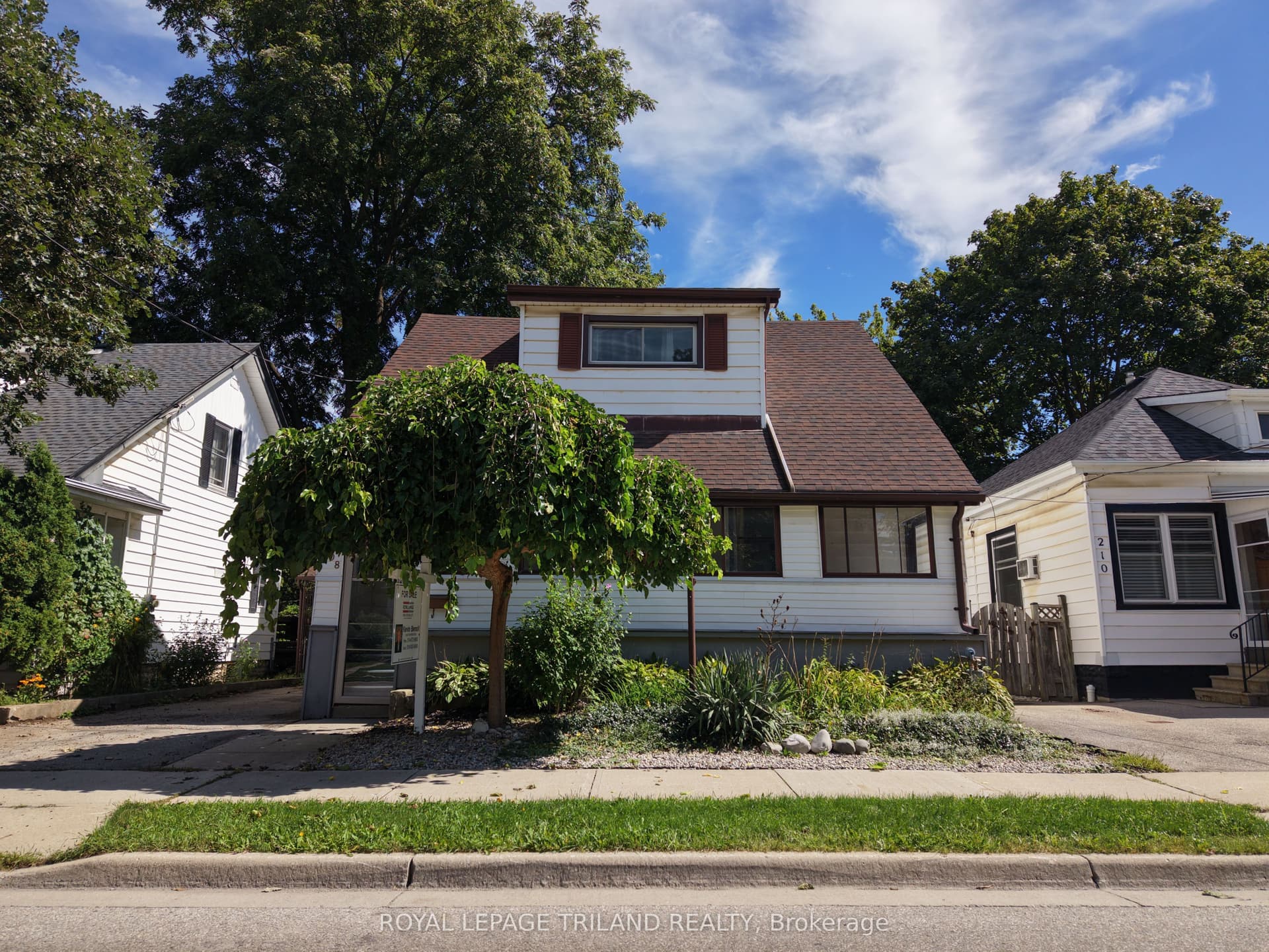 208 Edward Street, London South, ON N6C 3J2
