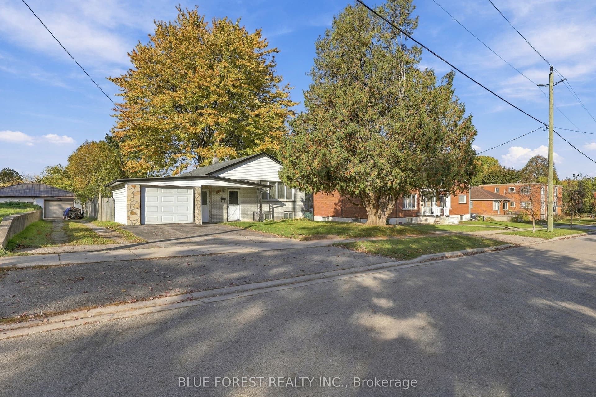 105 Chesterfield Avenue, London South, ON N5Z 3M9