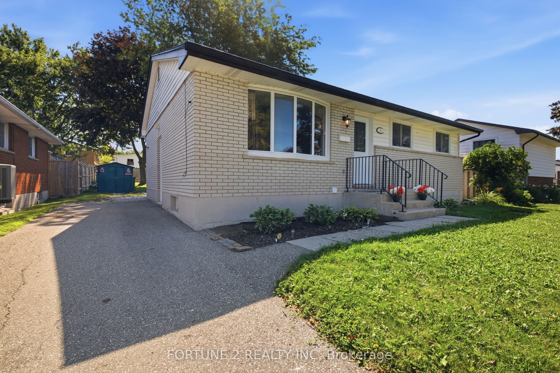 4 PARISH Street, St. Thomas, ON N5R 4W8