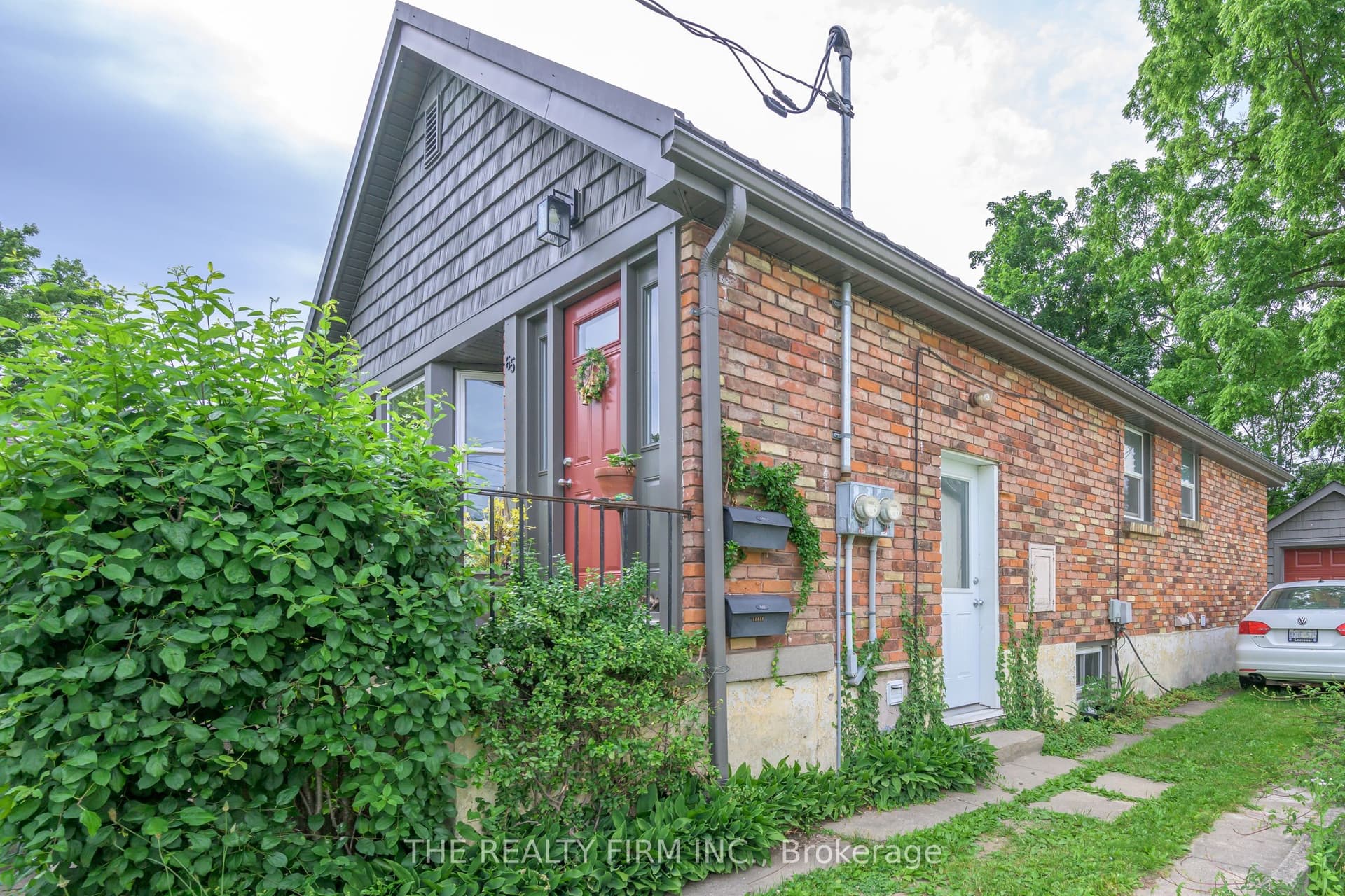 65 Byron Avenue E Lower, London South, ON N6C 1C6