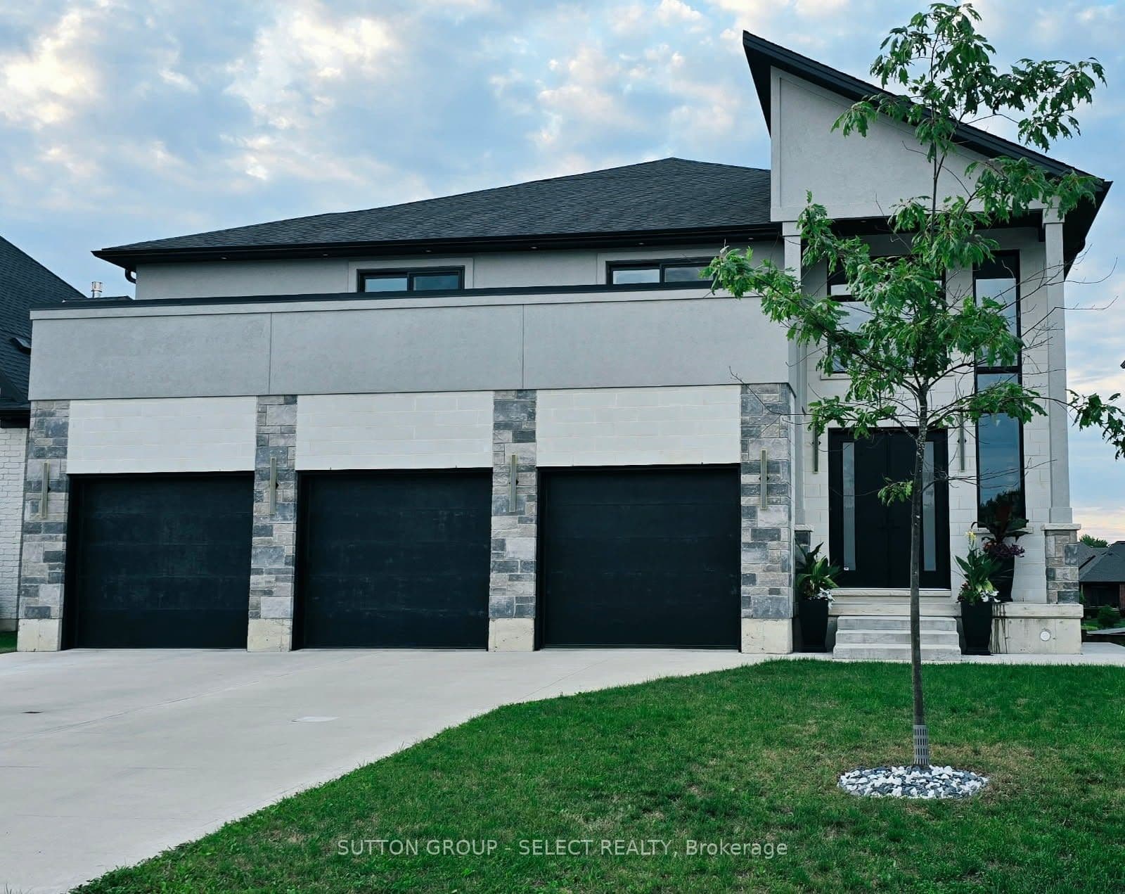 17 Arrowwood Path, Middlesex Centre, ON N0M 2A0