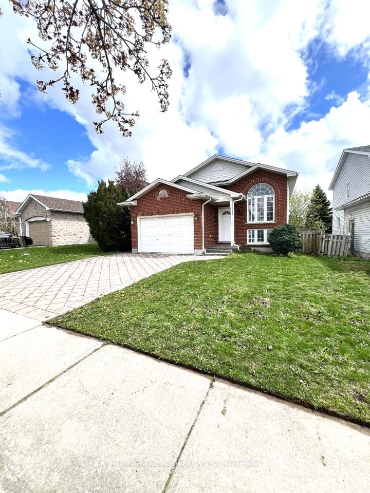 1098 Farnsborough Crescent, London East, ON N5V 4Y9