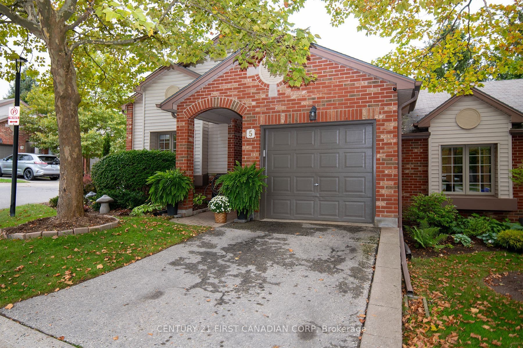 1100 Byron Baseline Road 5, London South, ON N6K 4M3