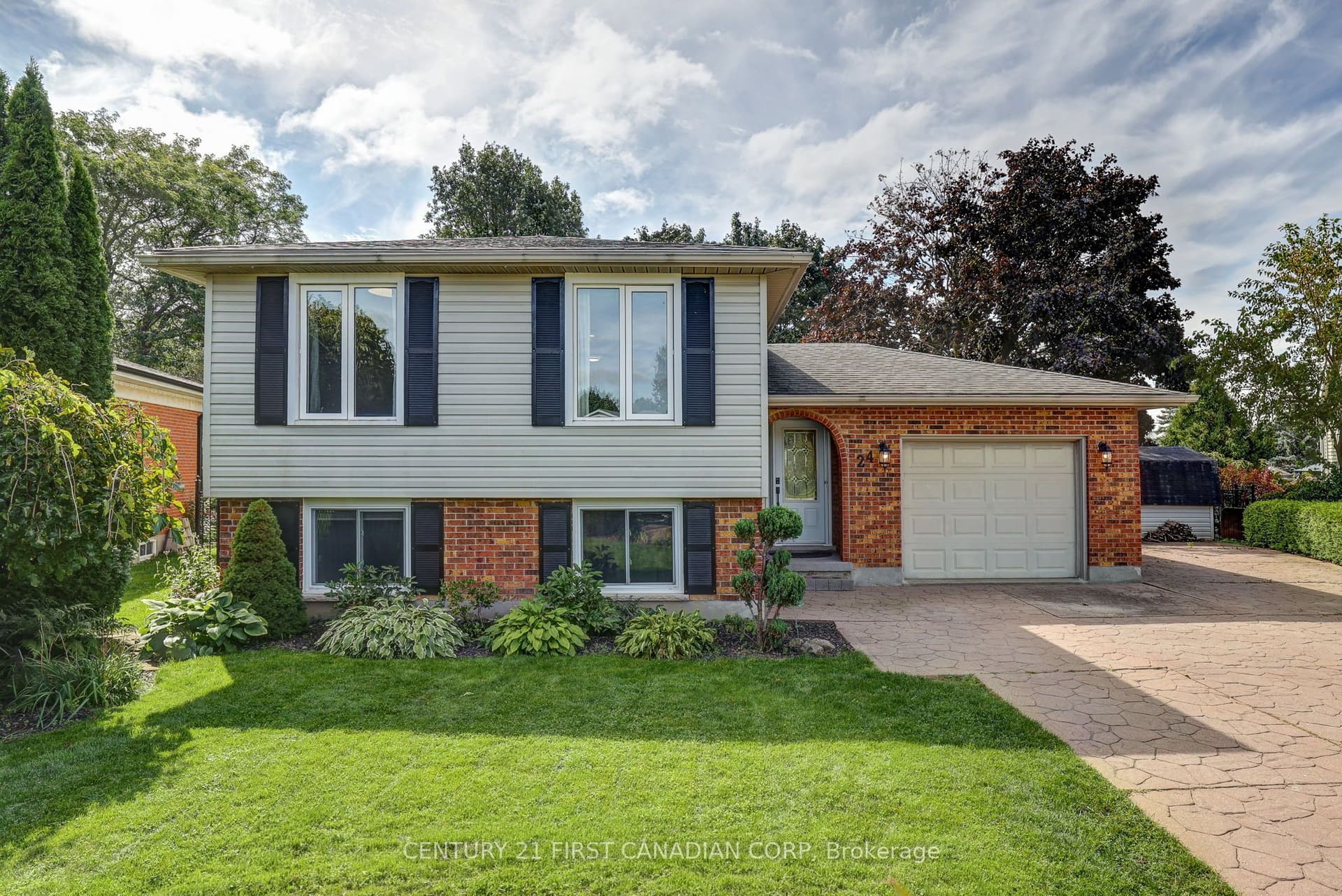 24 Erinlea Drive, St. Thomas, ON N5R 5N8