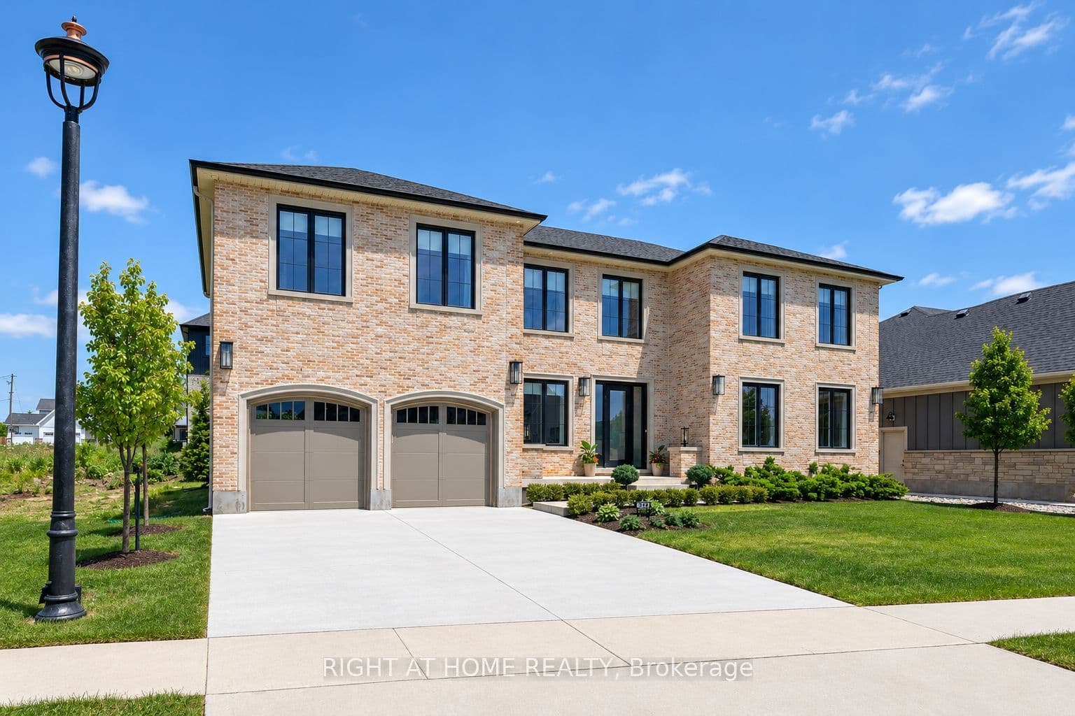 372 Manhattan Drive, London South, ON N6K 0L5