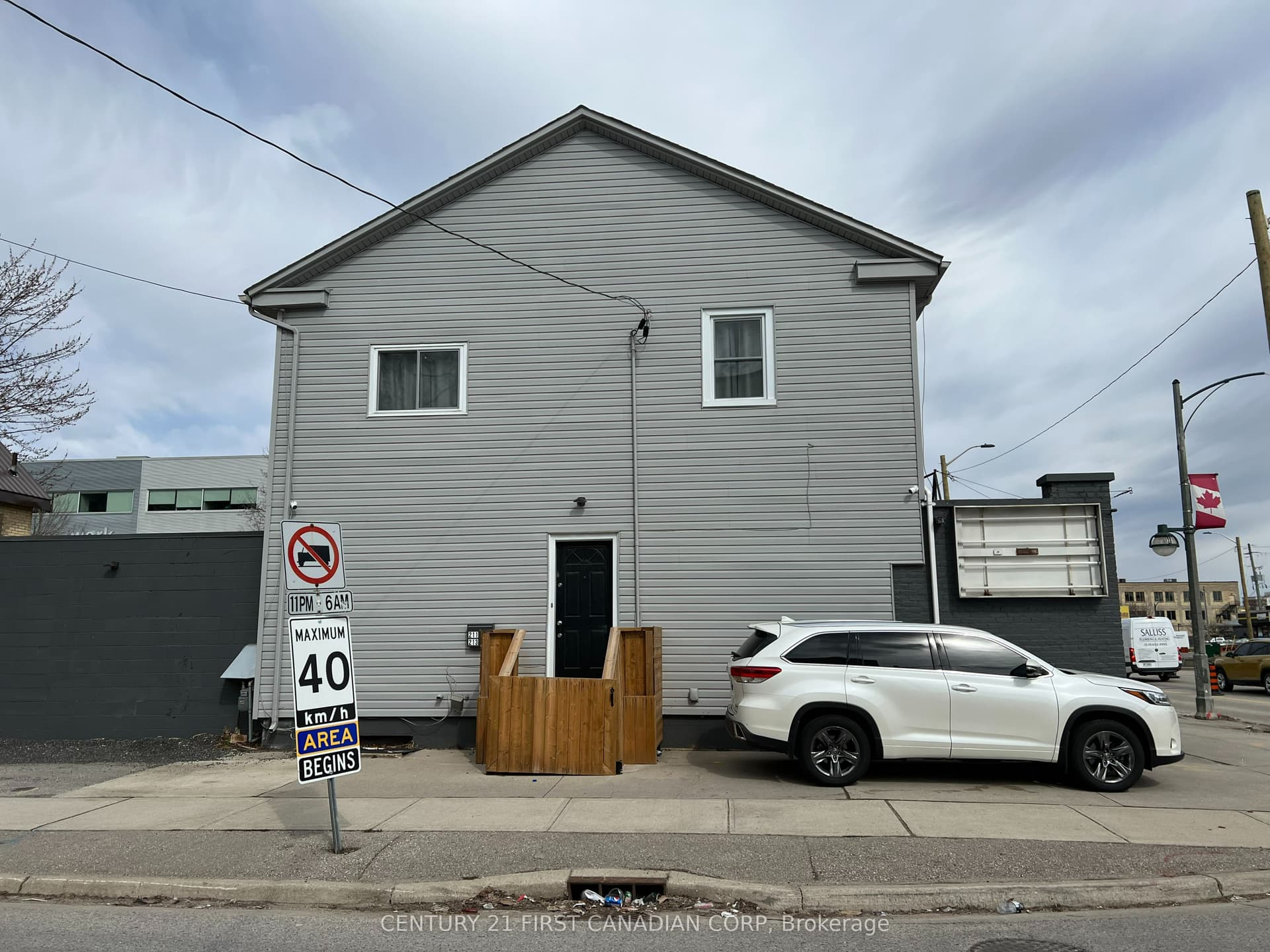 213 Wellington Street, London East, ON N6B 2L2