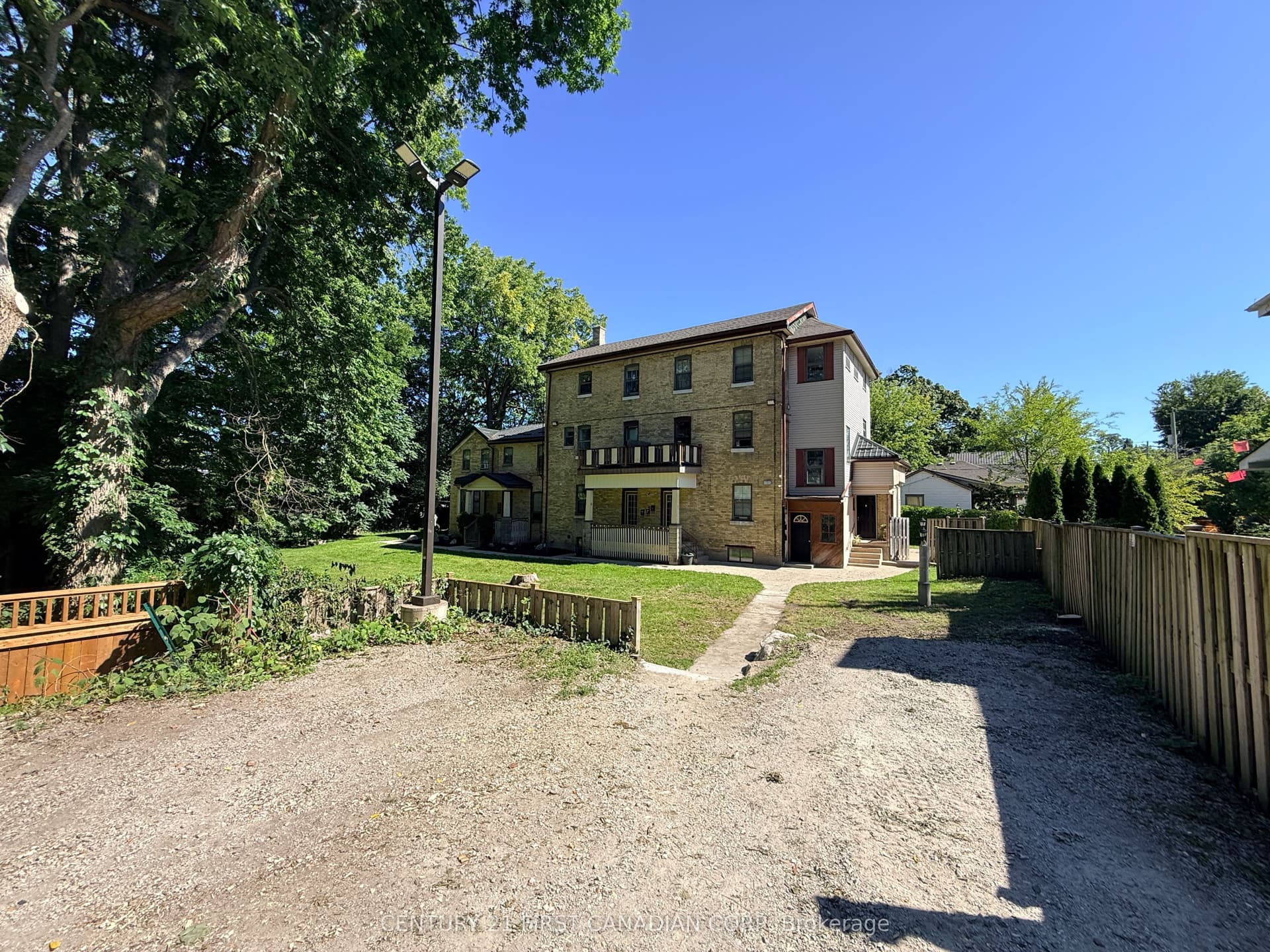 1 Waverley Place 11, London East, ON N6B 2C3
