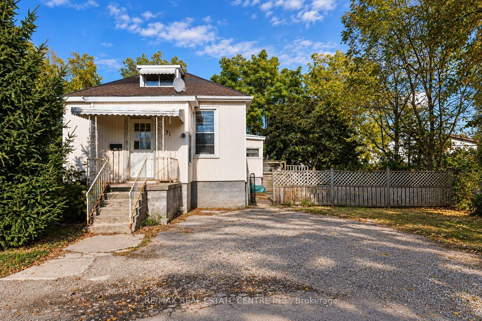 71 Dennis Street, Strathroy-Caradoc, ON N7G 3L4