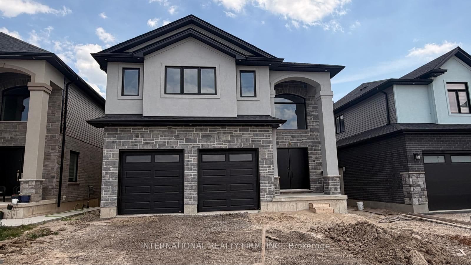 891 Darnley Boulevard Main & Upper, London South, ON N6M 0L9