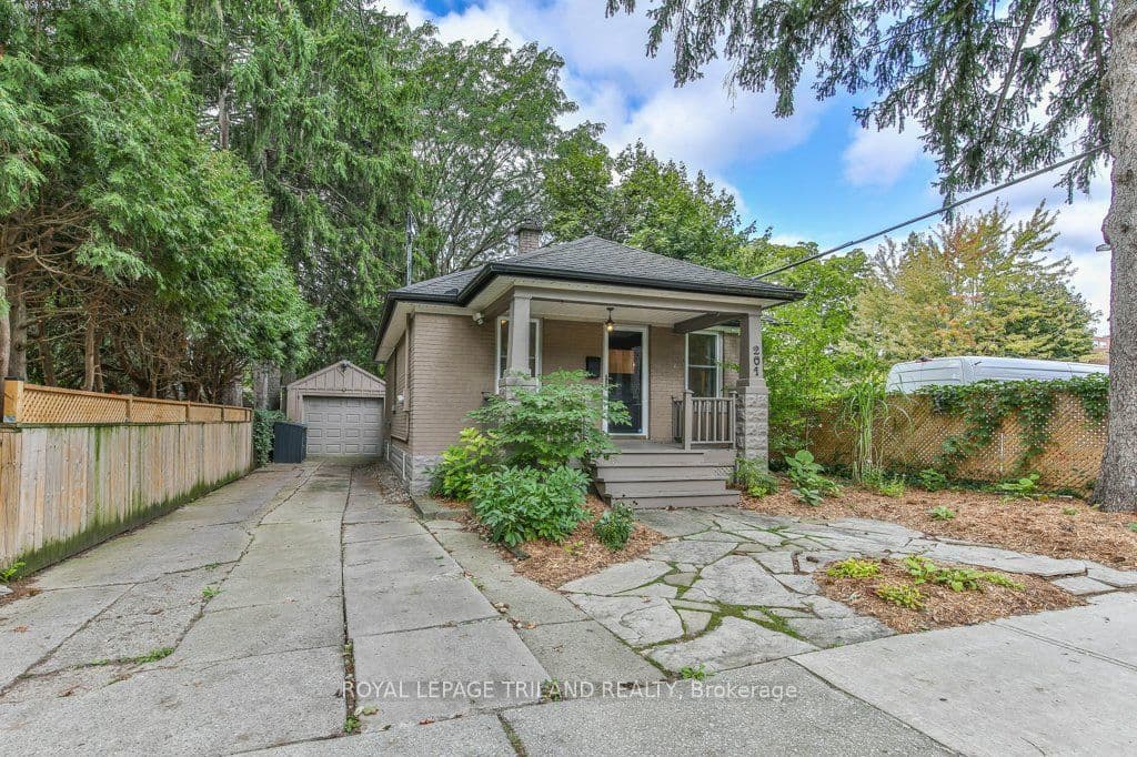 201 LANGLEY Street, London South, ON N6C 4G5