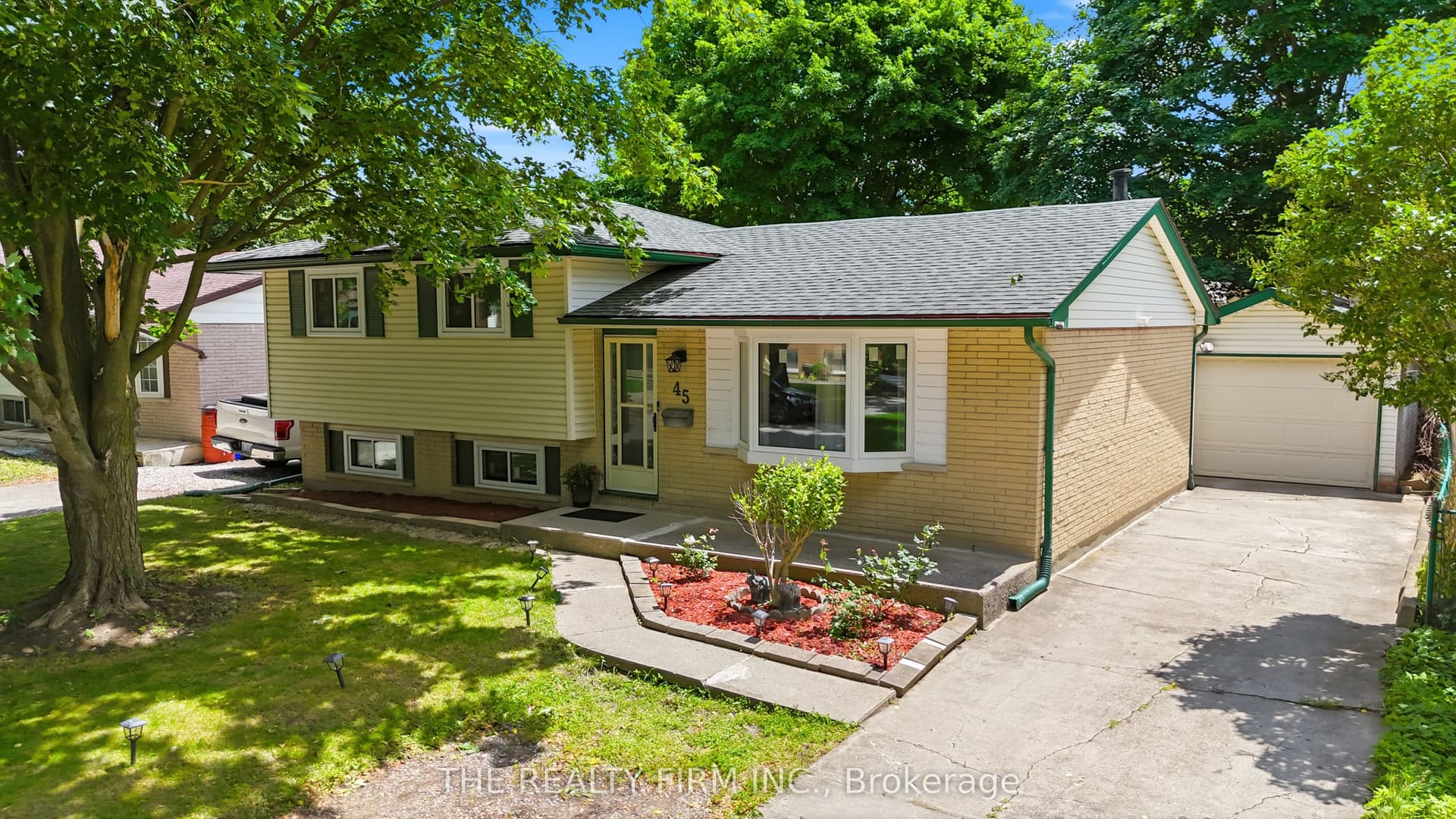 45 Amy Crescent, London East, ON N5Y 4A5