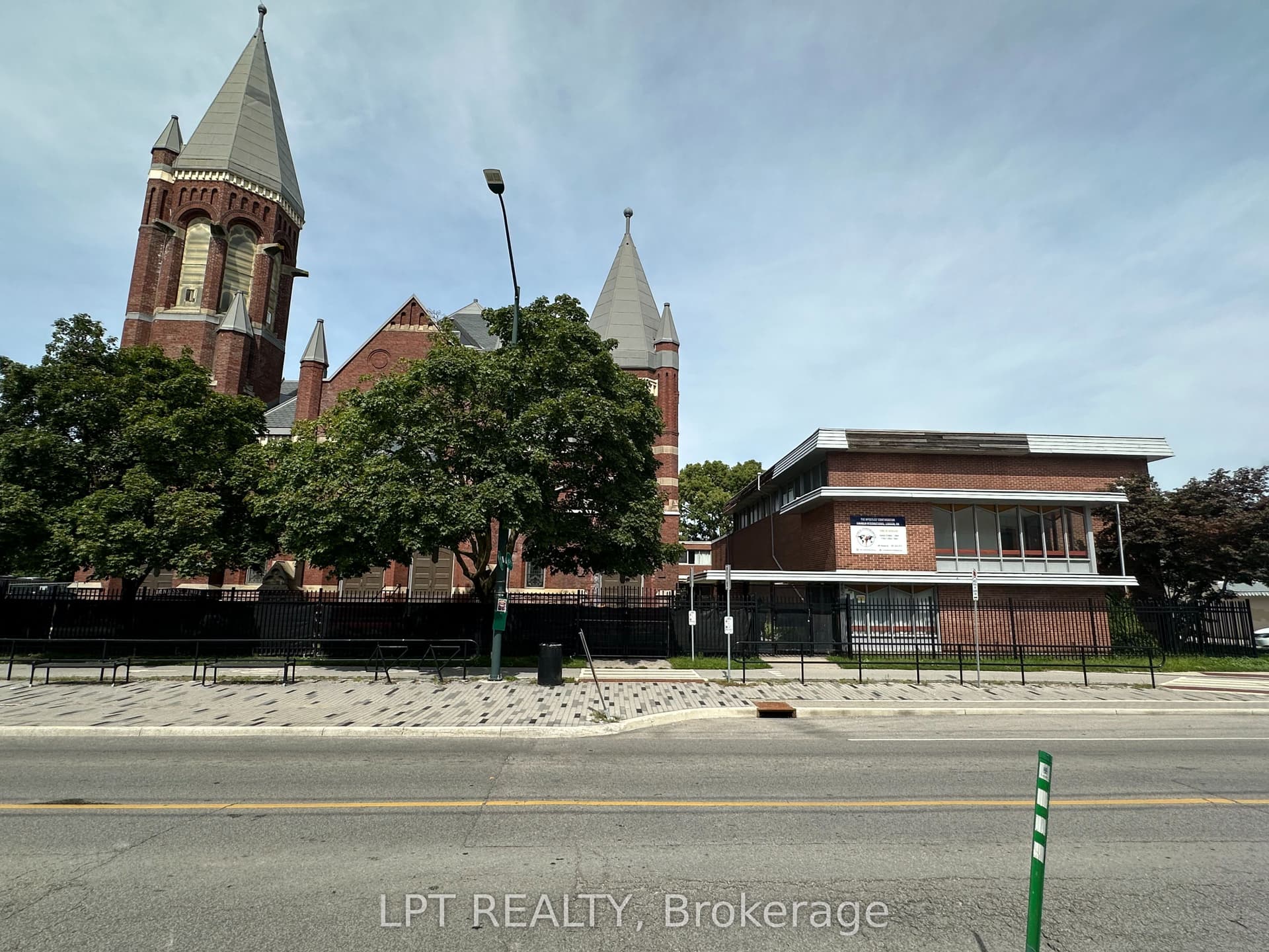 482 Dundas Street, London East, ON N6B 1W6