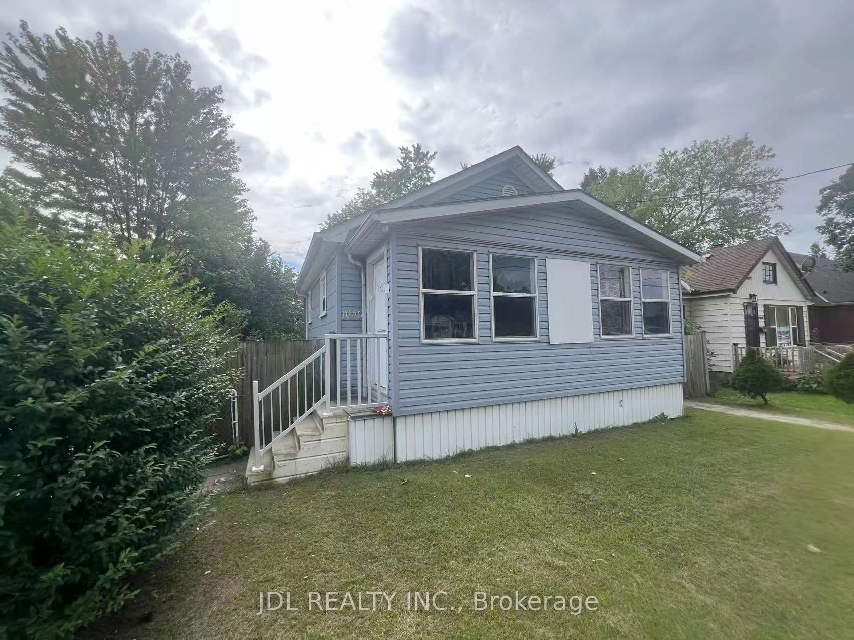1045 OXFORD Street E, London East, ON N5Y 3L1