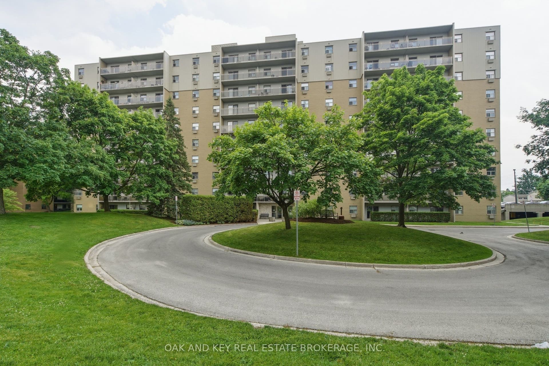 931 Wonderland Road S 302, London South, ON N6K 2X6