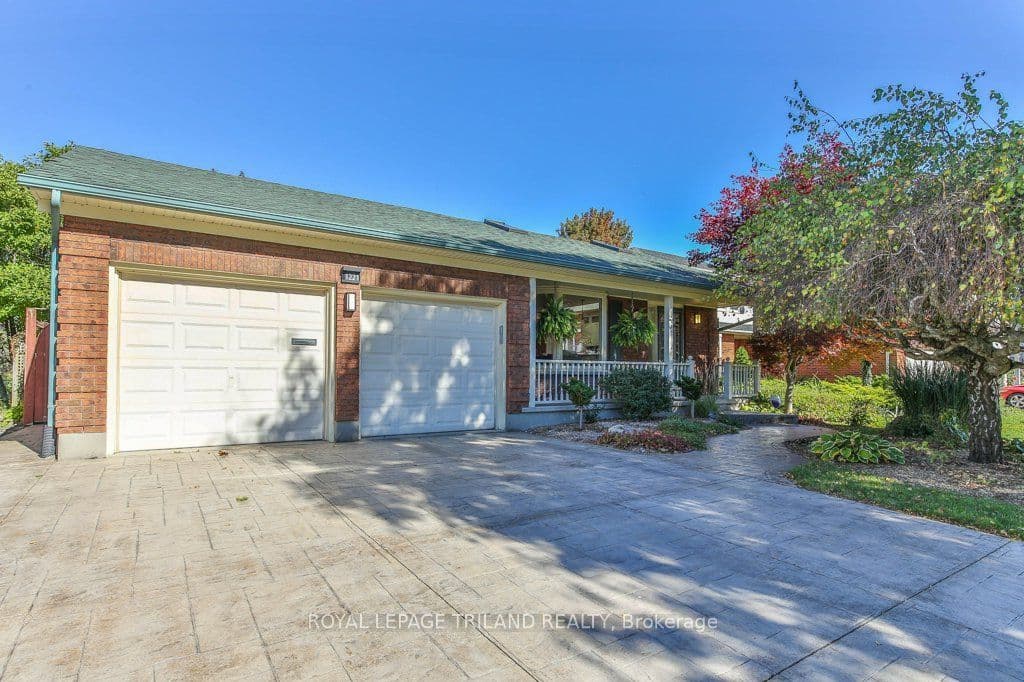 1221 GLENORA Drive, London North, ON N5X 2P6