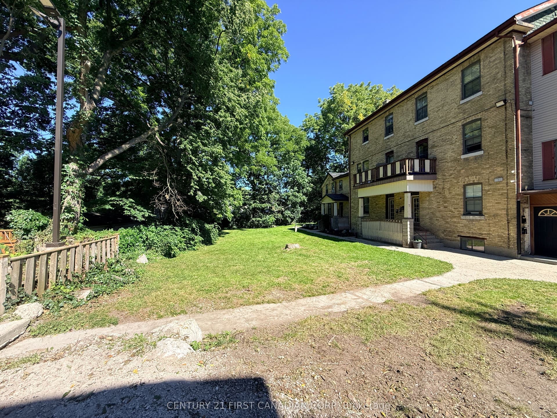 1 Waverley Place 10, London East, ON N6B 2C3