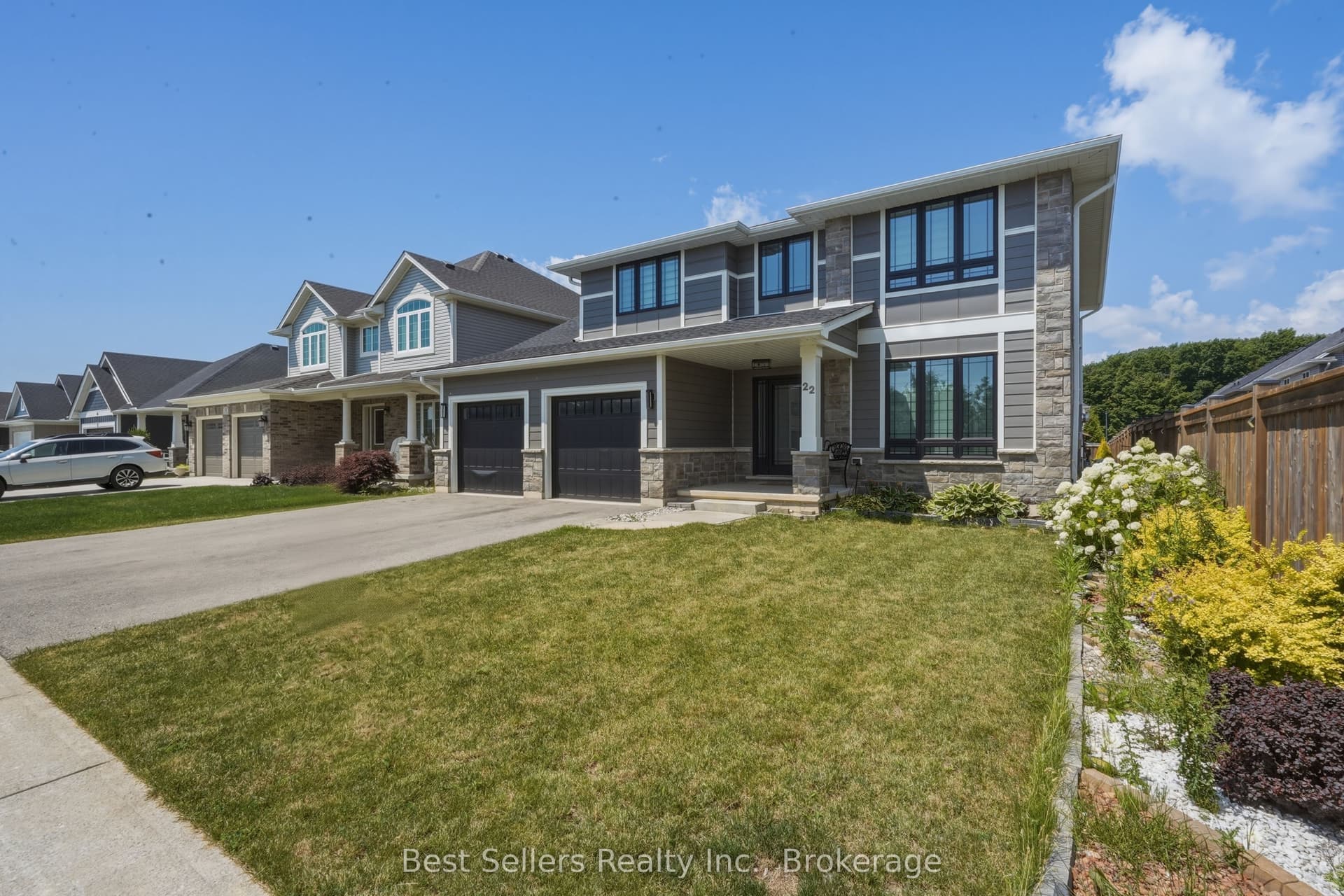 22 Weir Crescent, St. Thomas, ON N5R 0L7