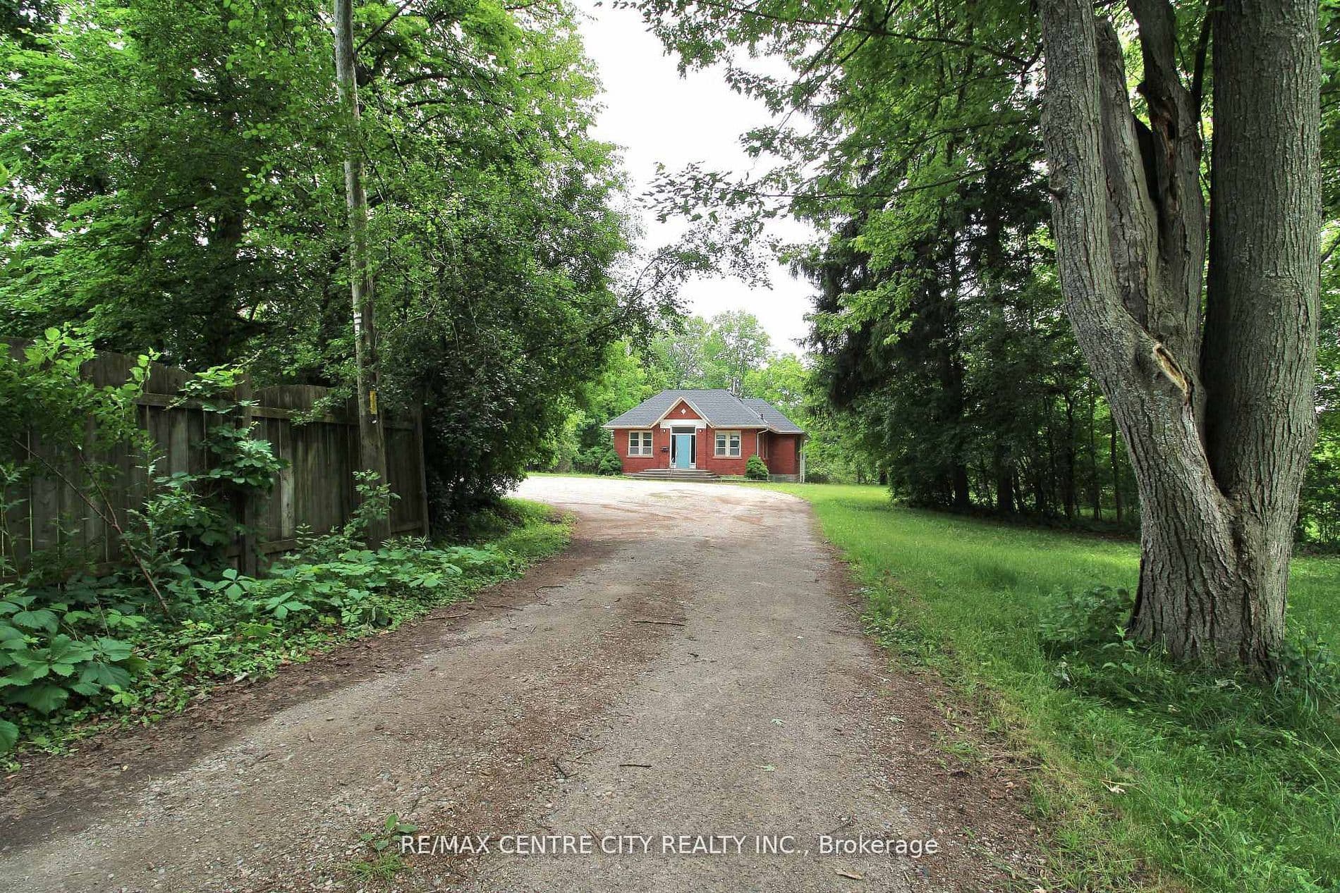 12 Chester Street, St. Thomas, ON N5R 1T8