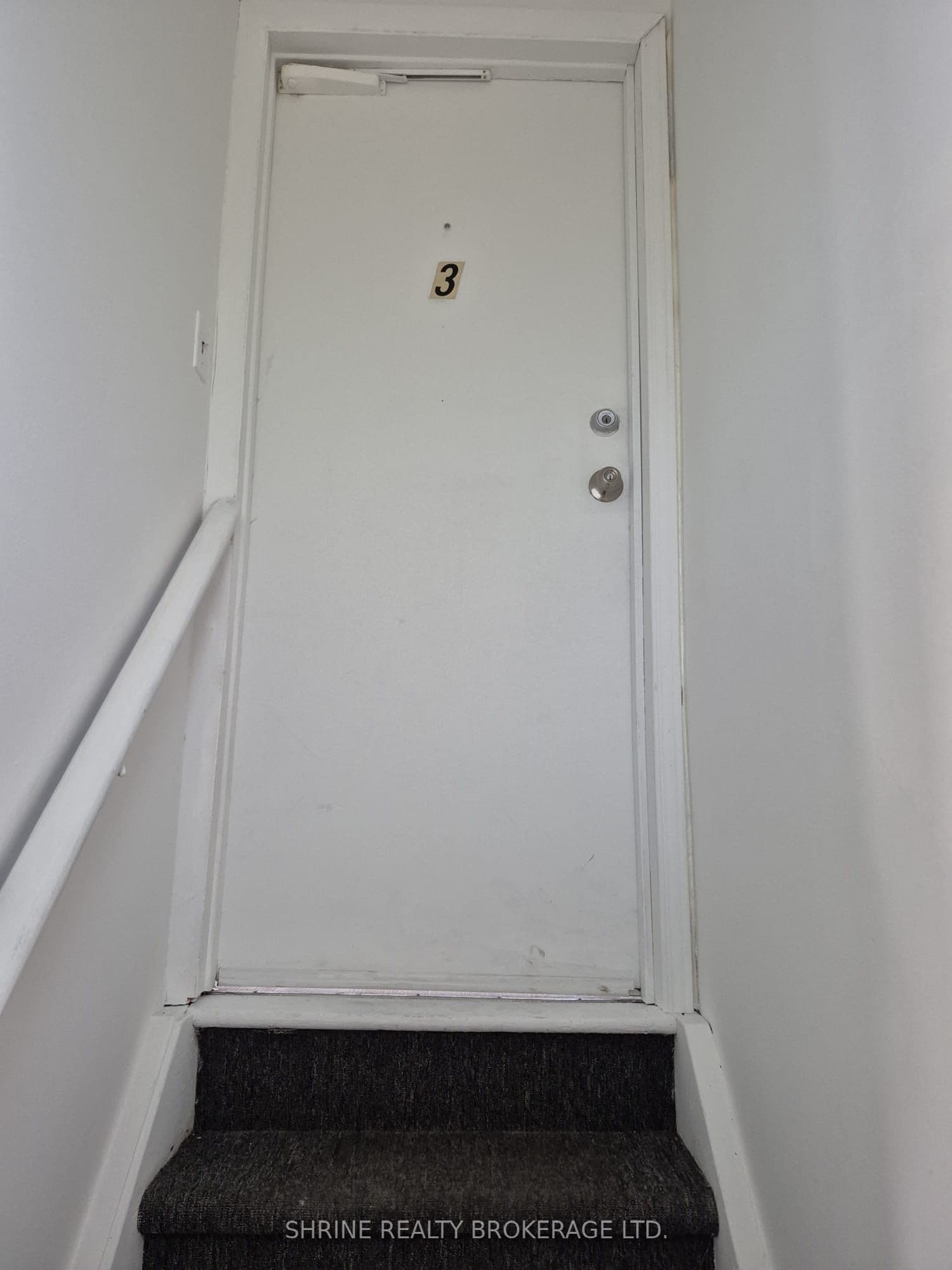 13 Sterling Street 3, London East, ON N5Y 1Y4