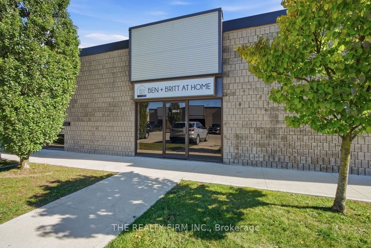 203 Exeter Road C,D, London South, ON N6L 1A4