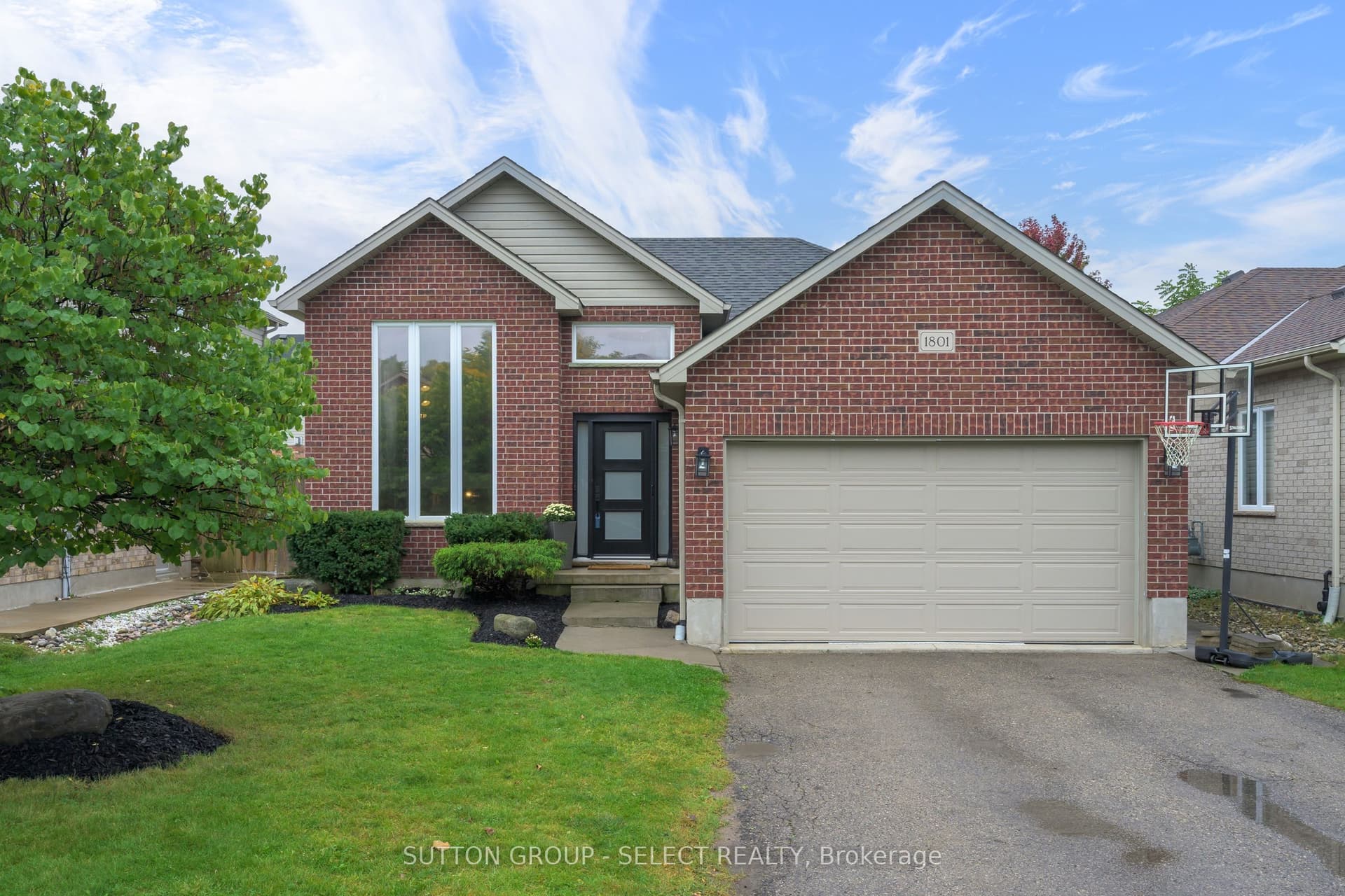1801 Seymour Crescent, London North, ON N6G 5N4