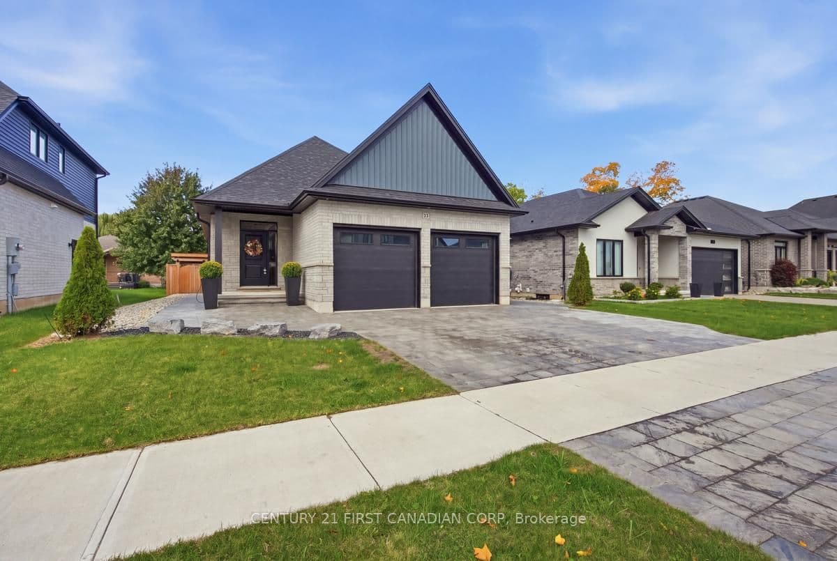 12 Briscoe Crescent, Strathroy-Caradoc, ON N7G 4E1