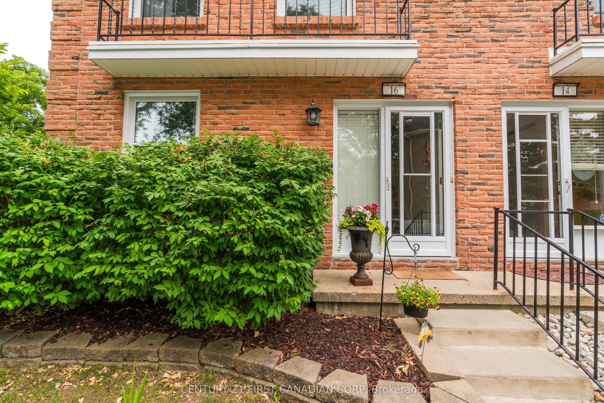 1385 Commissioners Road W 16, London South, ON N6K 1E2