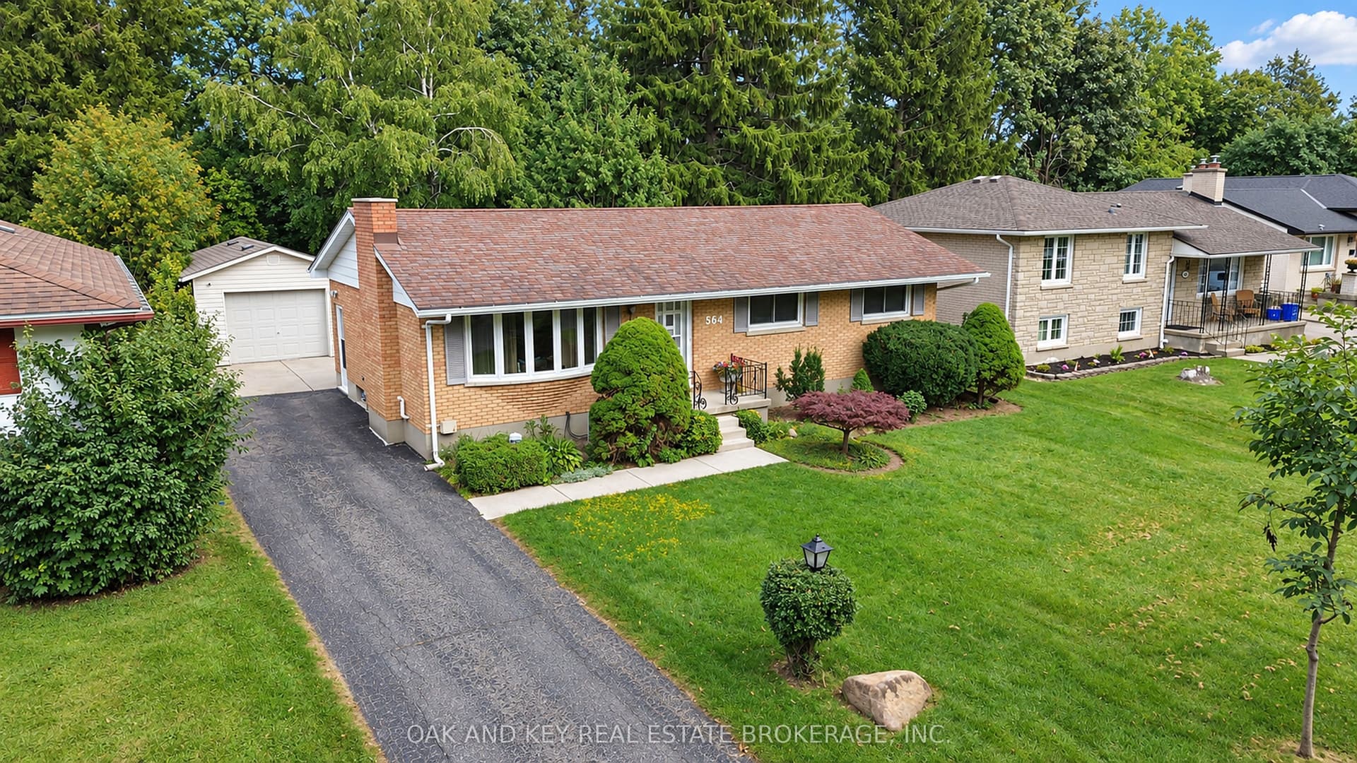 564 Chiddington Avenue, London South, ON N6C 2W5