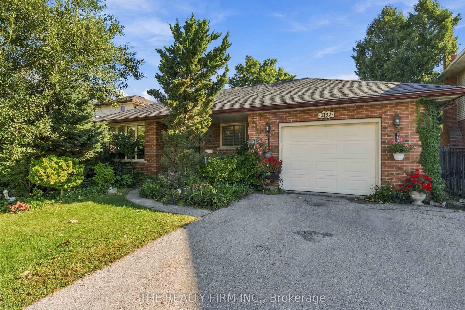1132 Iroquois Crescent, Woodstock, ON N4T 1C3