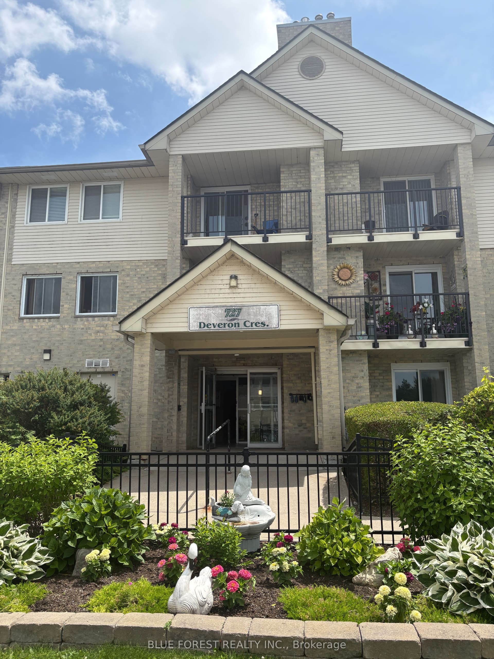 727 Deveron Crescent 210, London South, ON N5Z 4X4