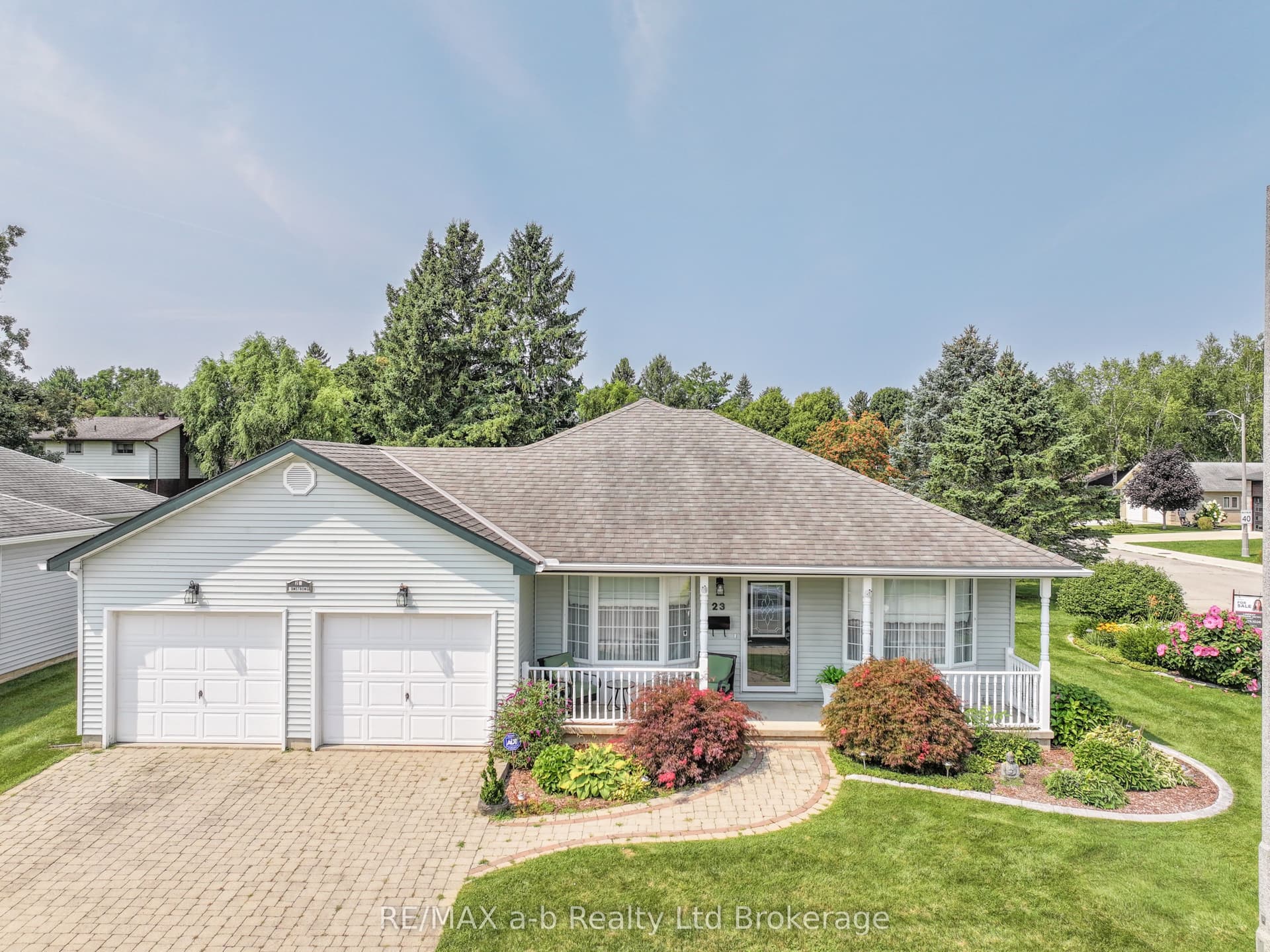 23 Armstrong Drive, Tillsonburg, ON N4G 5T3