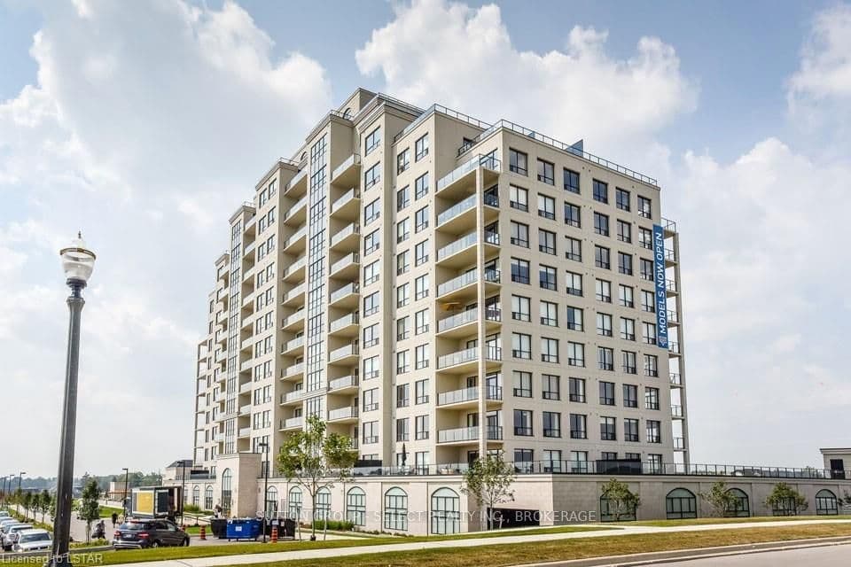 260 VILLAGEWALK Boulevard 802, London North, ON N5X 0A6
