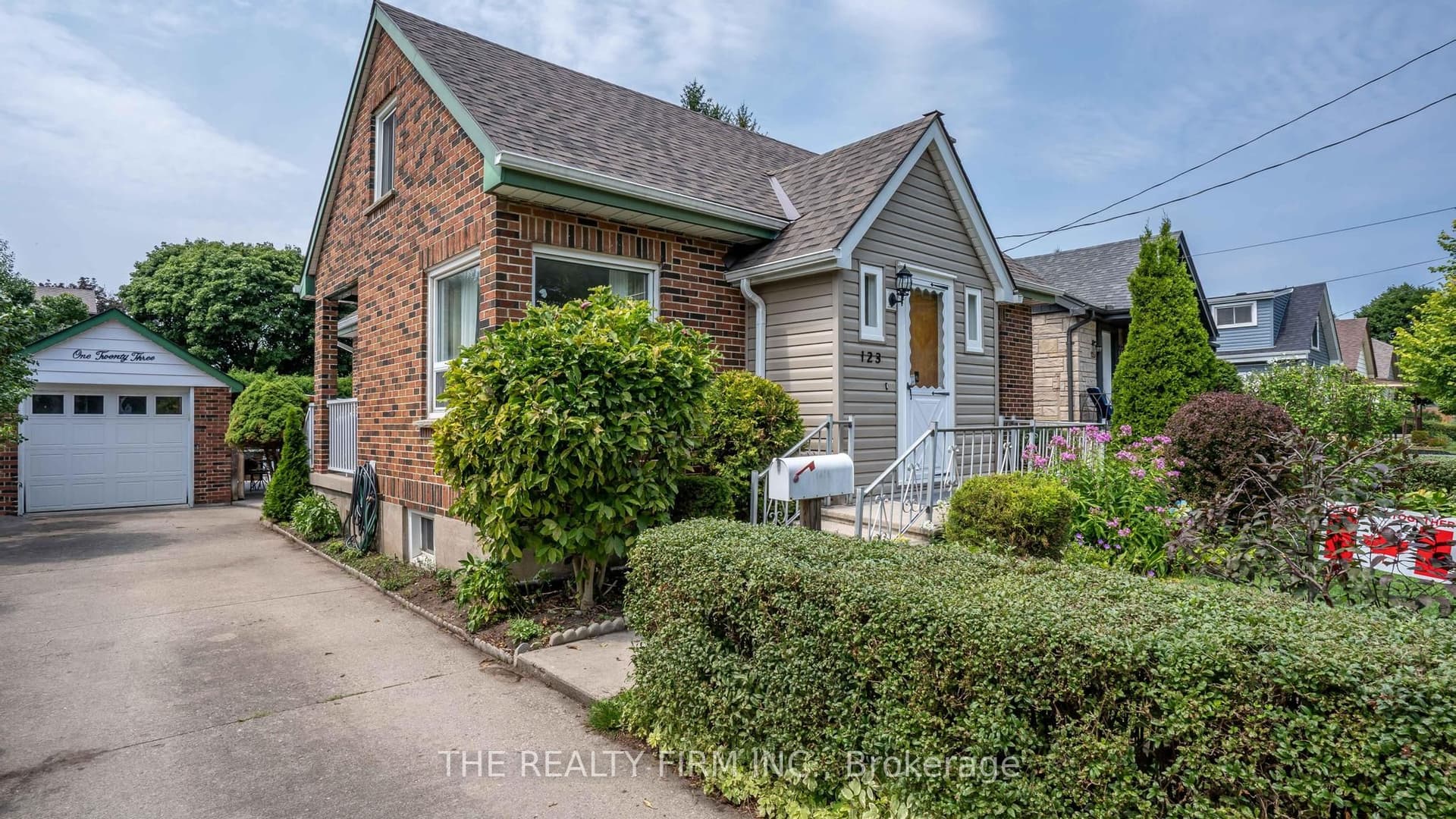 123 Elliott Street, London East, ON N5Y 2E8
