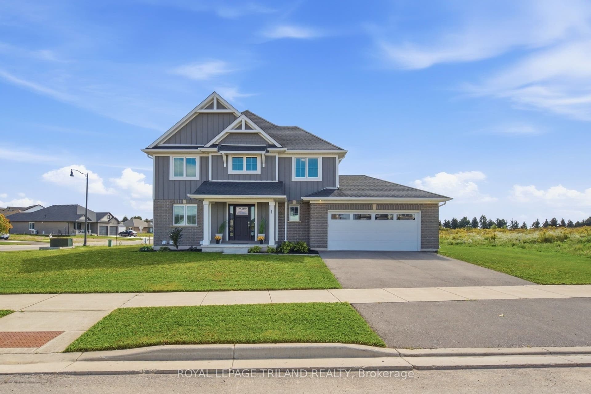 1 HAWKE Lane, St. Thomas, ON N5R 0M4